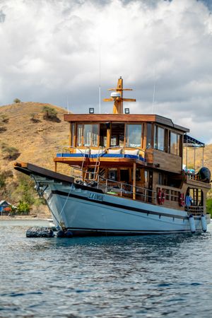 Custom Built Phinisi | La Unua