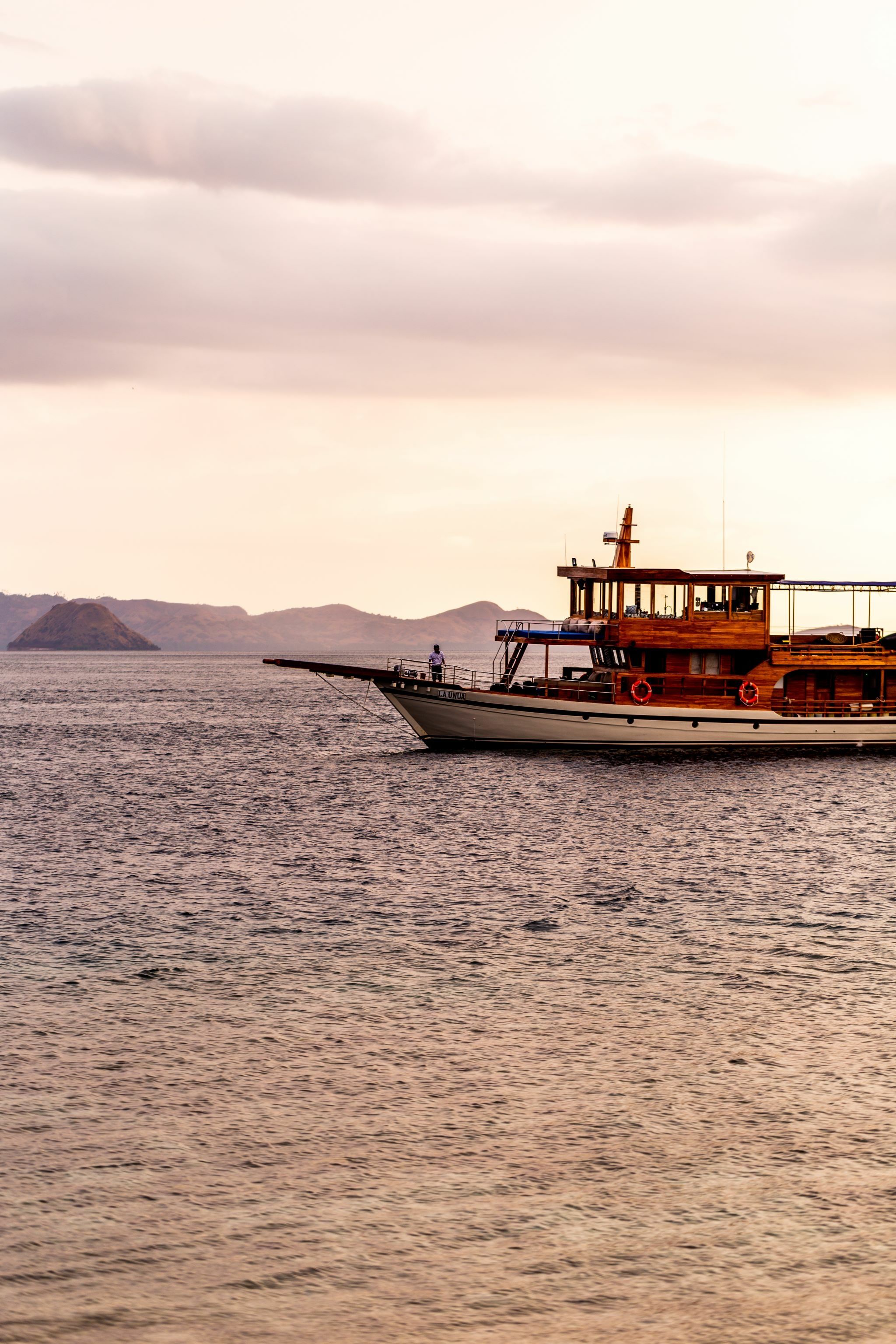 Custom Built Phinisi | La Unua