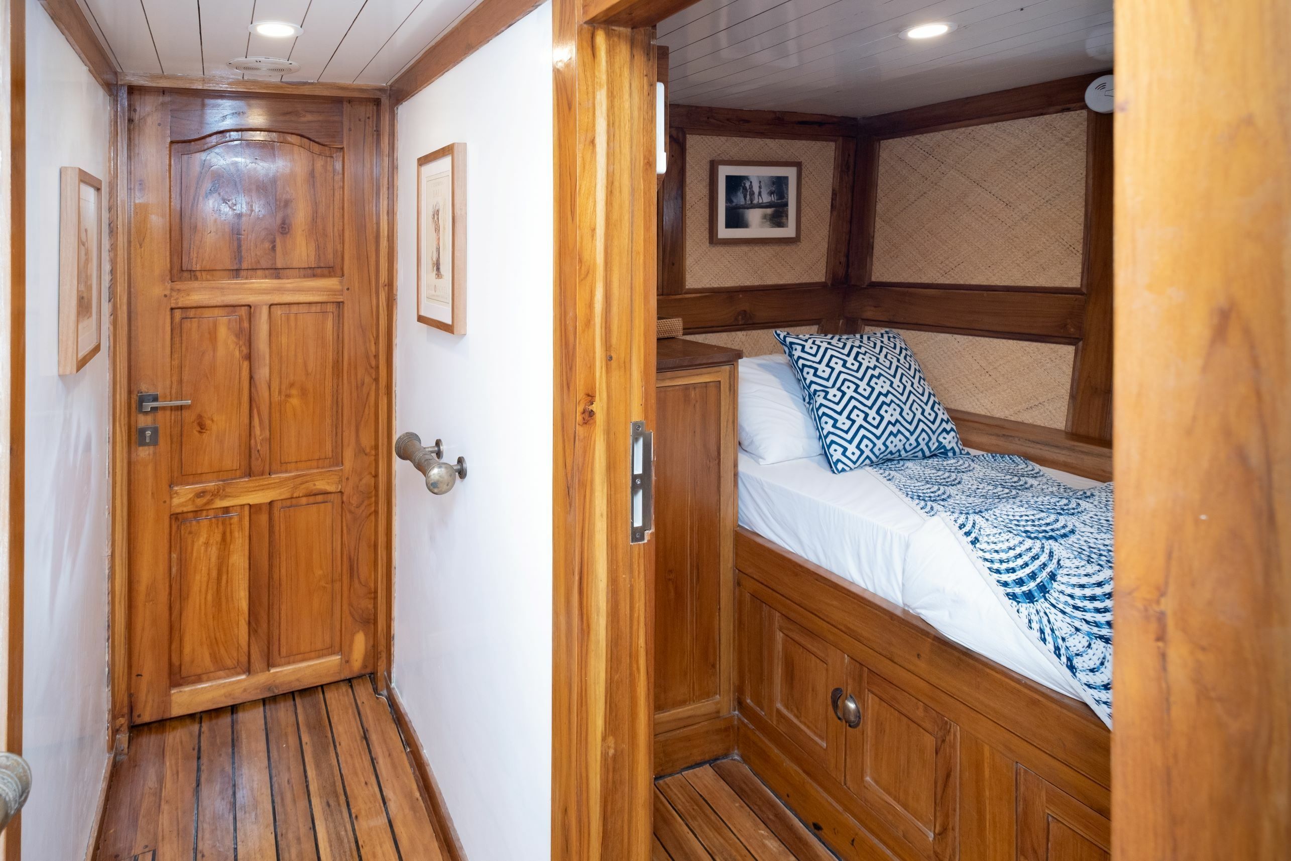 Custom Built Phinisi | La Unua