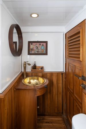 Custom Built Phinisi | La Unua