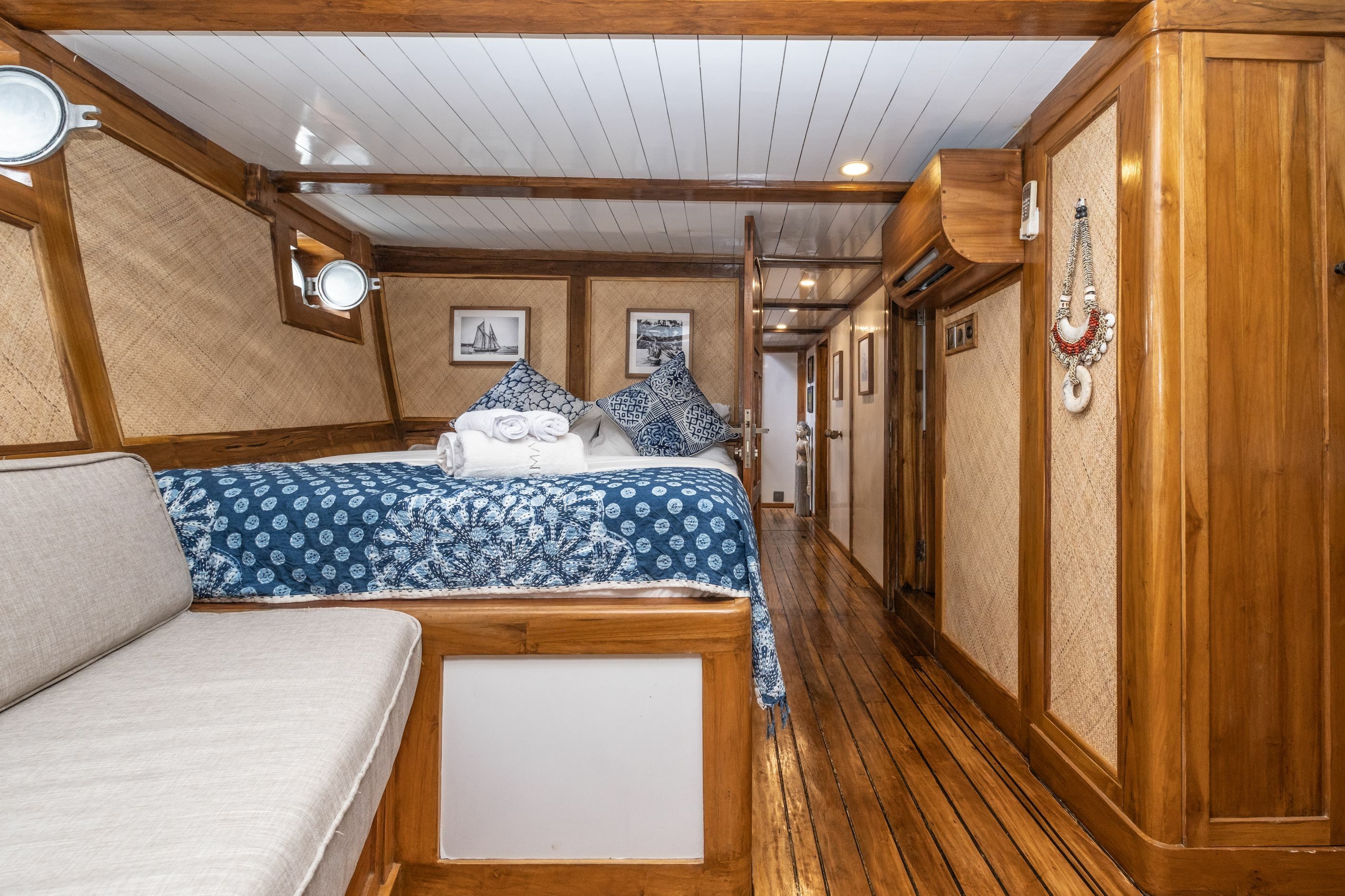 Custom Built Phinisi | La Unua