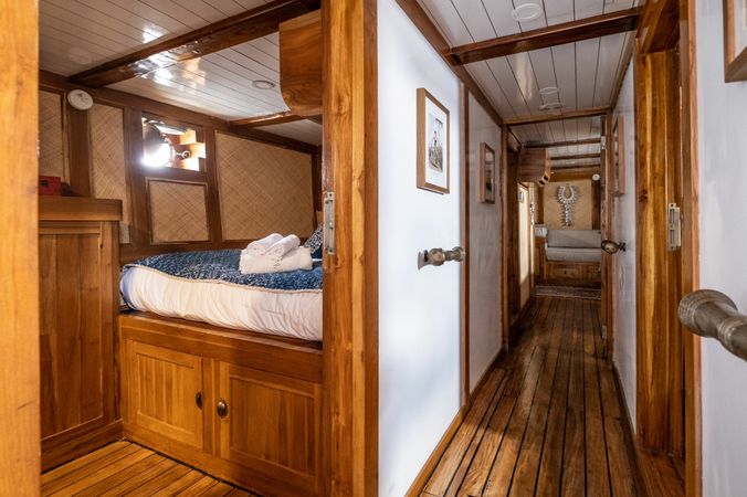 Custom Built Phinisi | La Unua