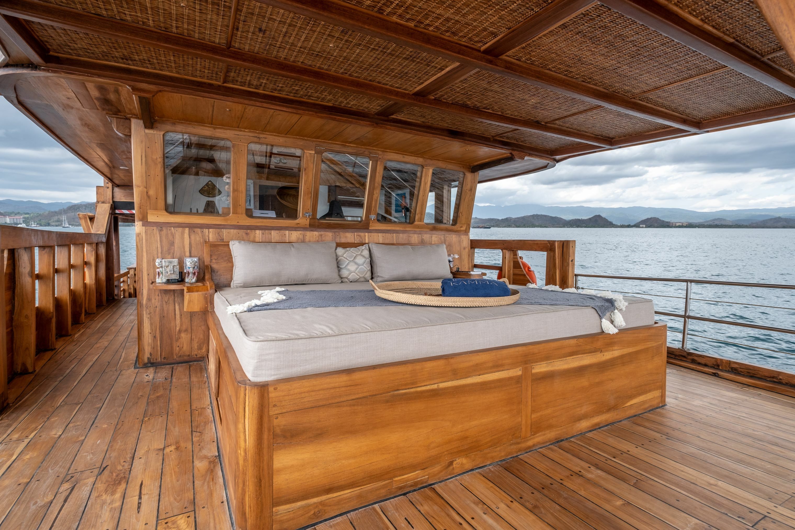 Custom Built Phinisi | La Unua