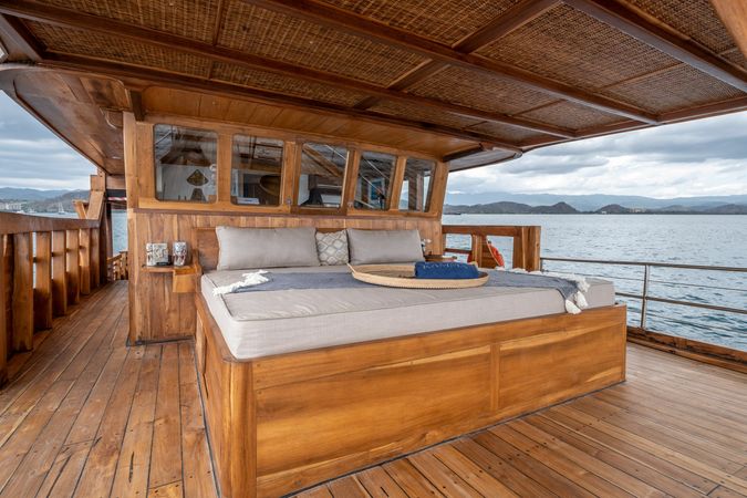 Custom Built Phinisi | La Unua