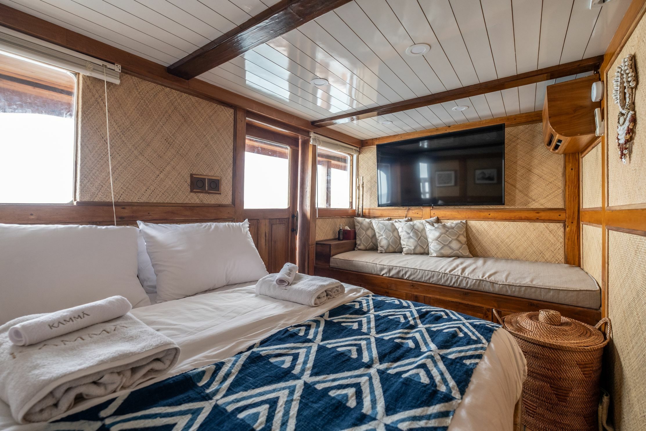 Custom Built Phinisi | La Unua