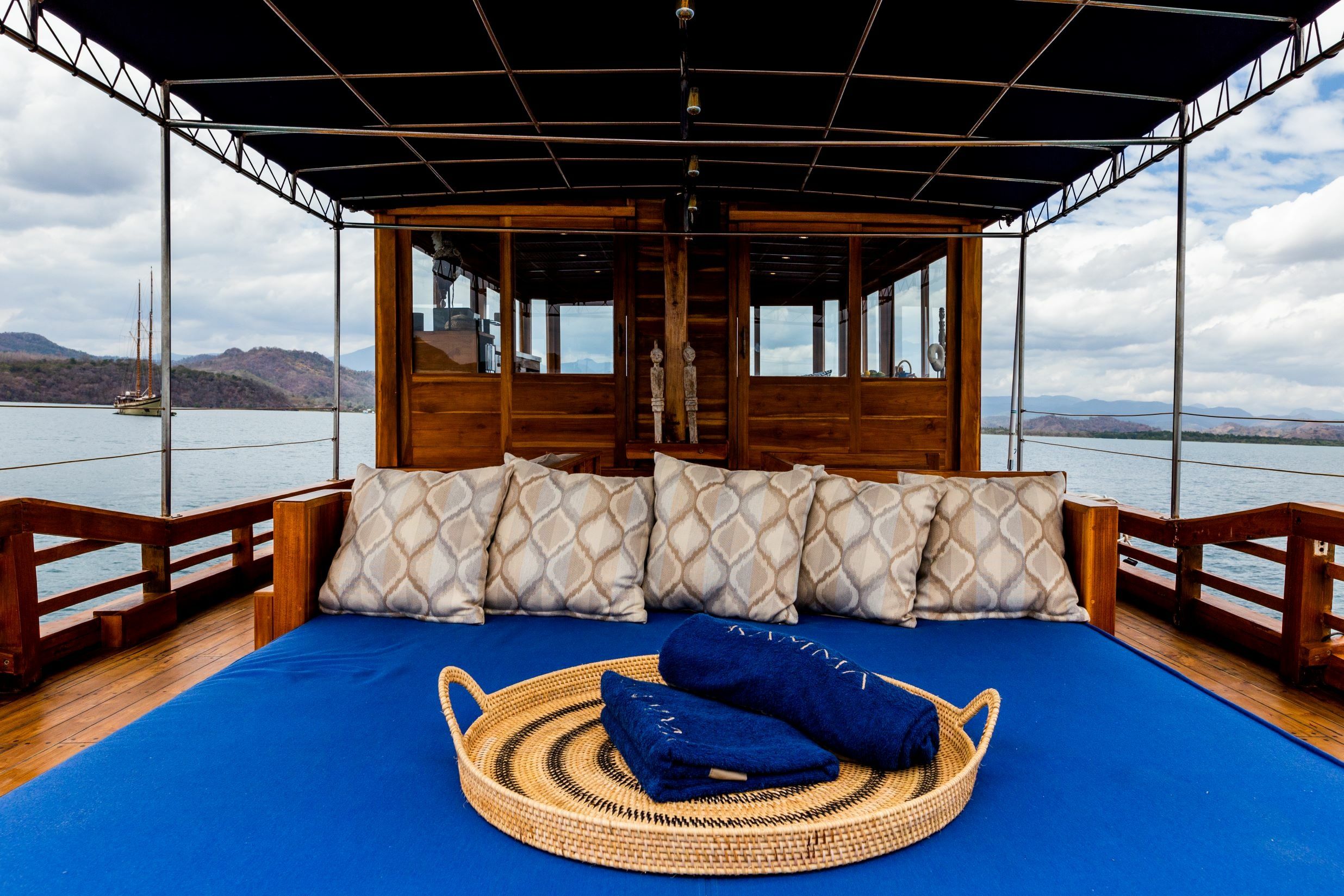 Custom Built Phinisi | La Unua