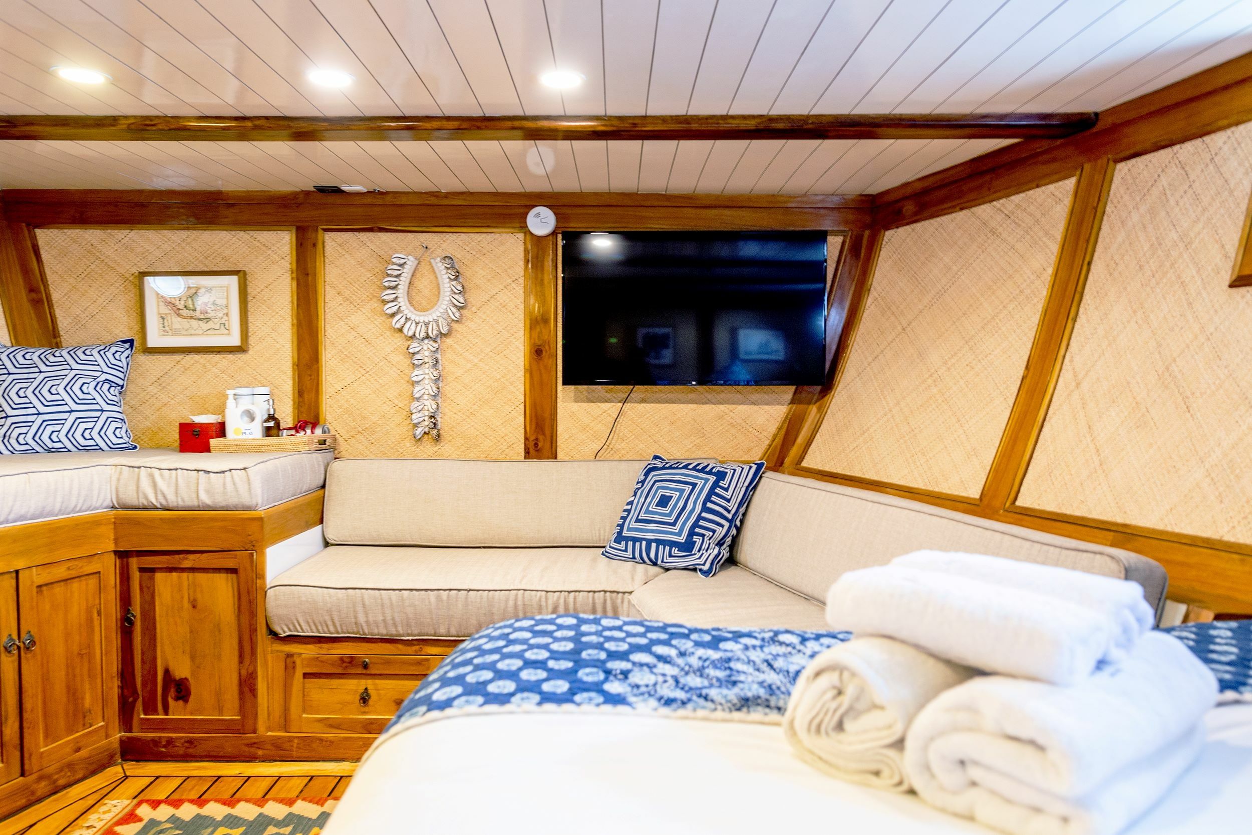 Custom Built Phinisi | La Unua