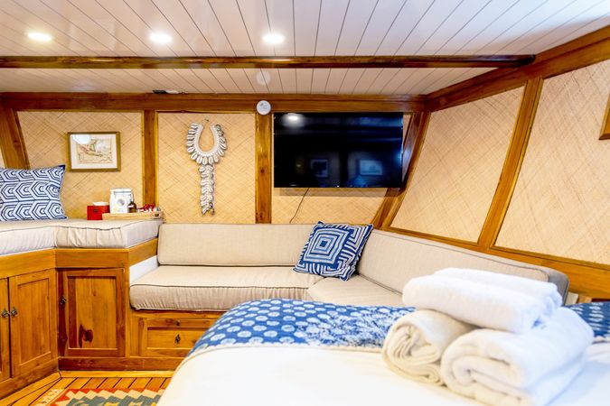 Custom Built Phinisi | La Unua