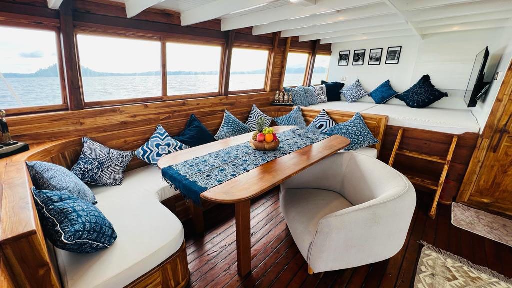 Custom Built Phinisi | Lambo