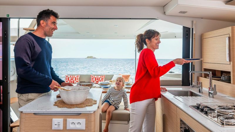 Fountaine Pajot New 41 | Gin Mare