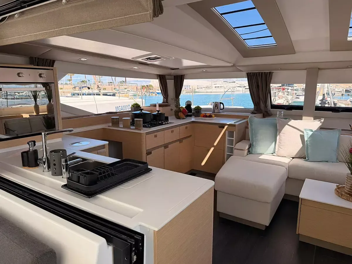 Fountaine Pajot Elba 45 | Blu Dolphin