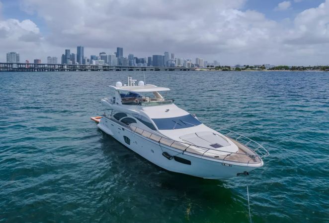 Azimut 75 | Thinks It's His Too