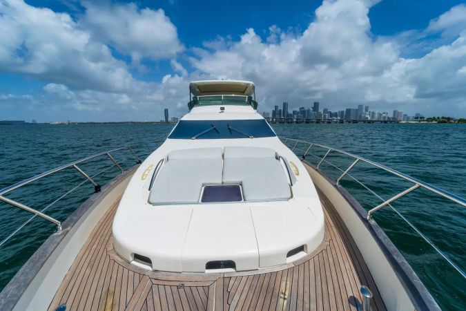 Azimut 75 | Thinks It's His Too
