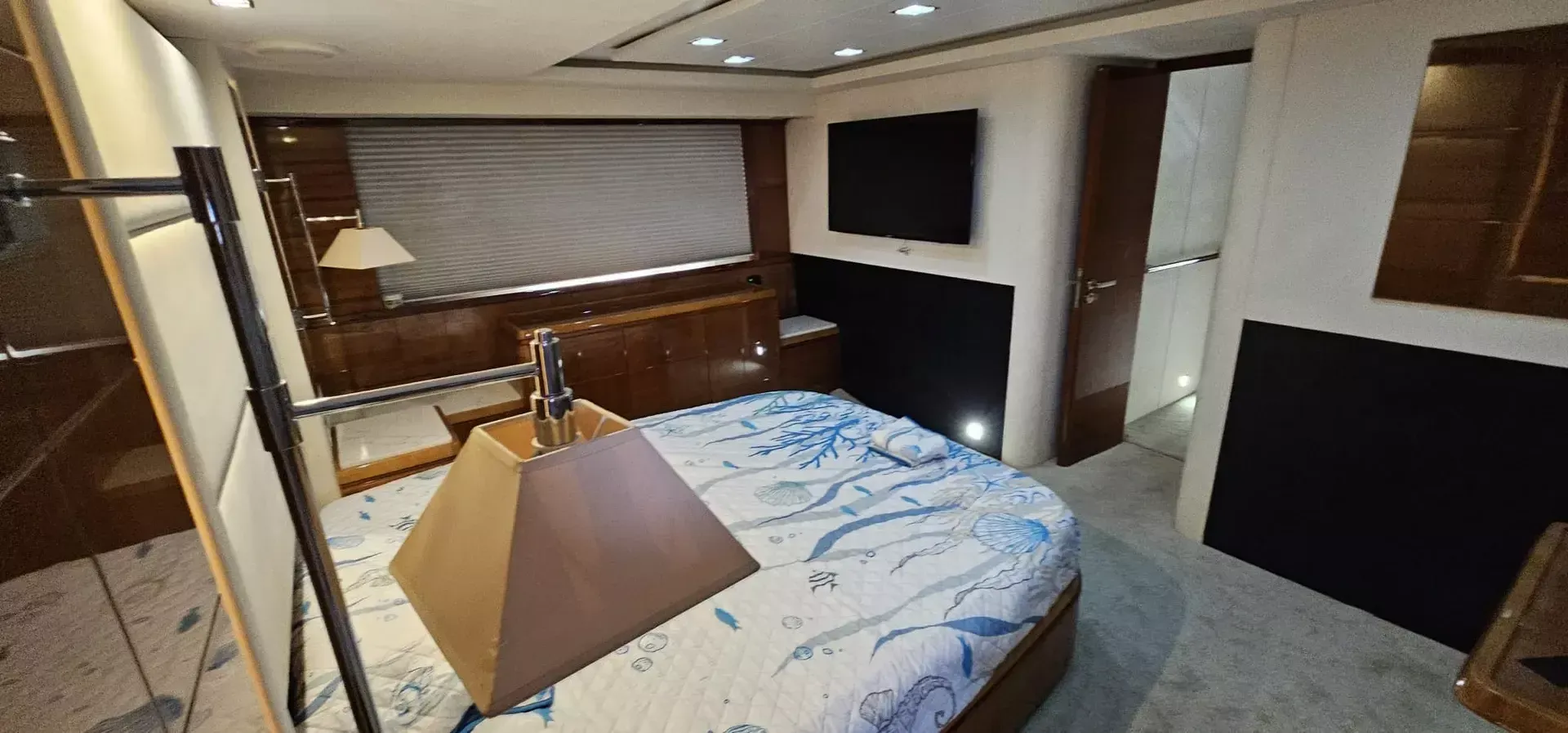 Azimut 75 | Thinks It's His Too