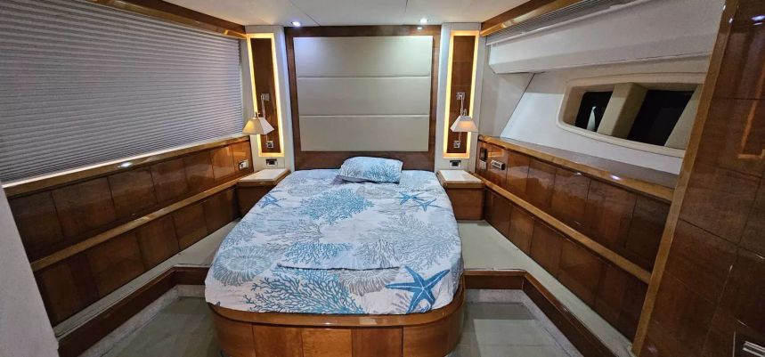 Azimut 75 | Thinks It's His Too