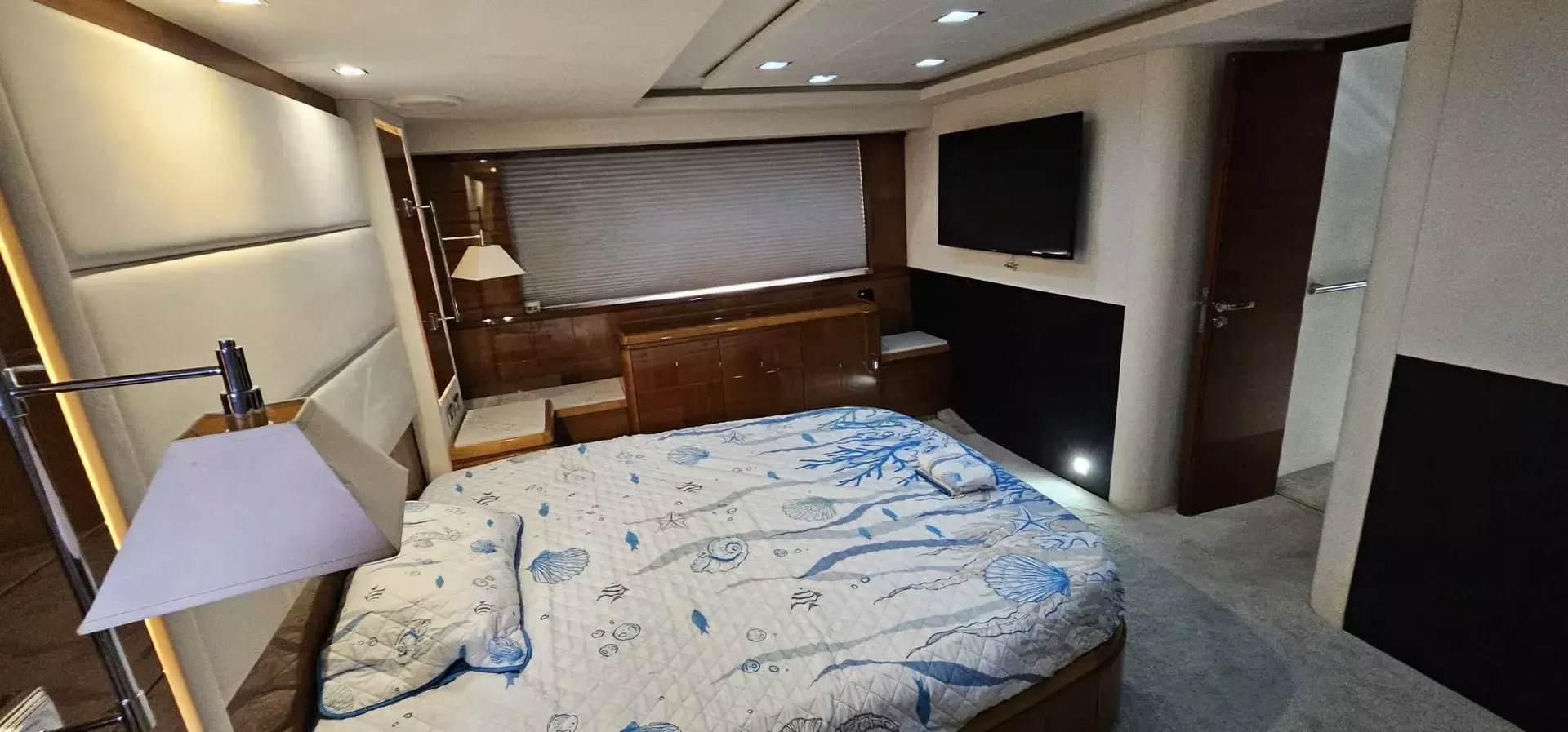 Azimut 75 | Thinks It's His Too