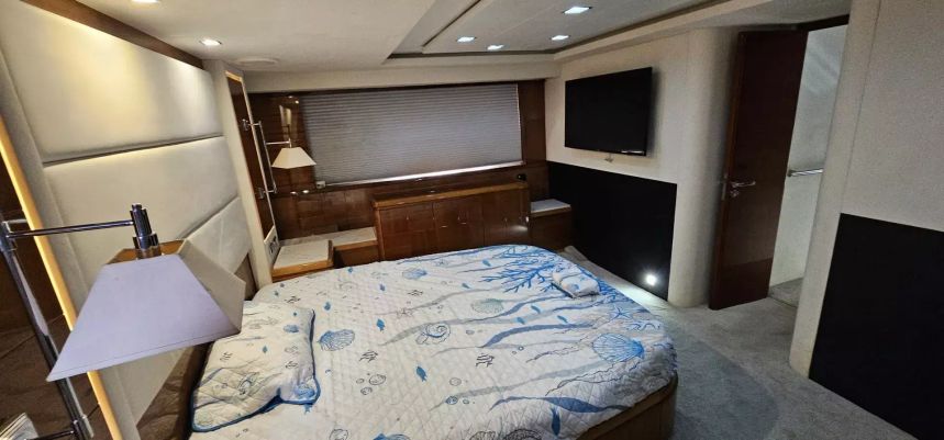 Azimut 75 | Thinks It's His Too