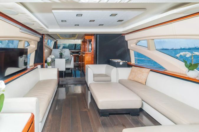 Azimut 75 | Thinks It's His Too