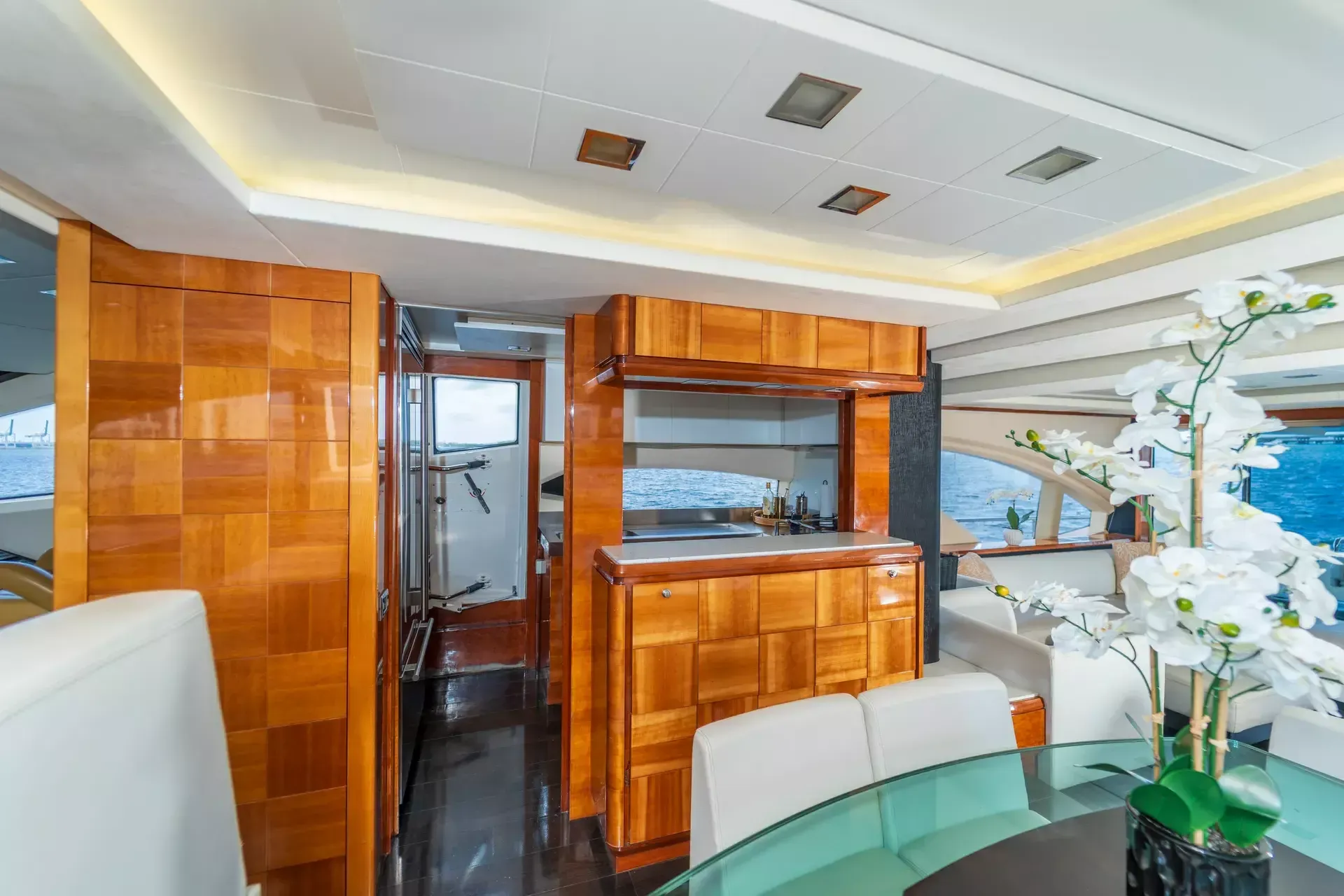 Azimut 75 | Thinks It's His Too