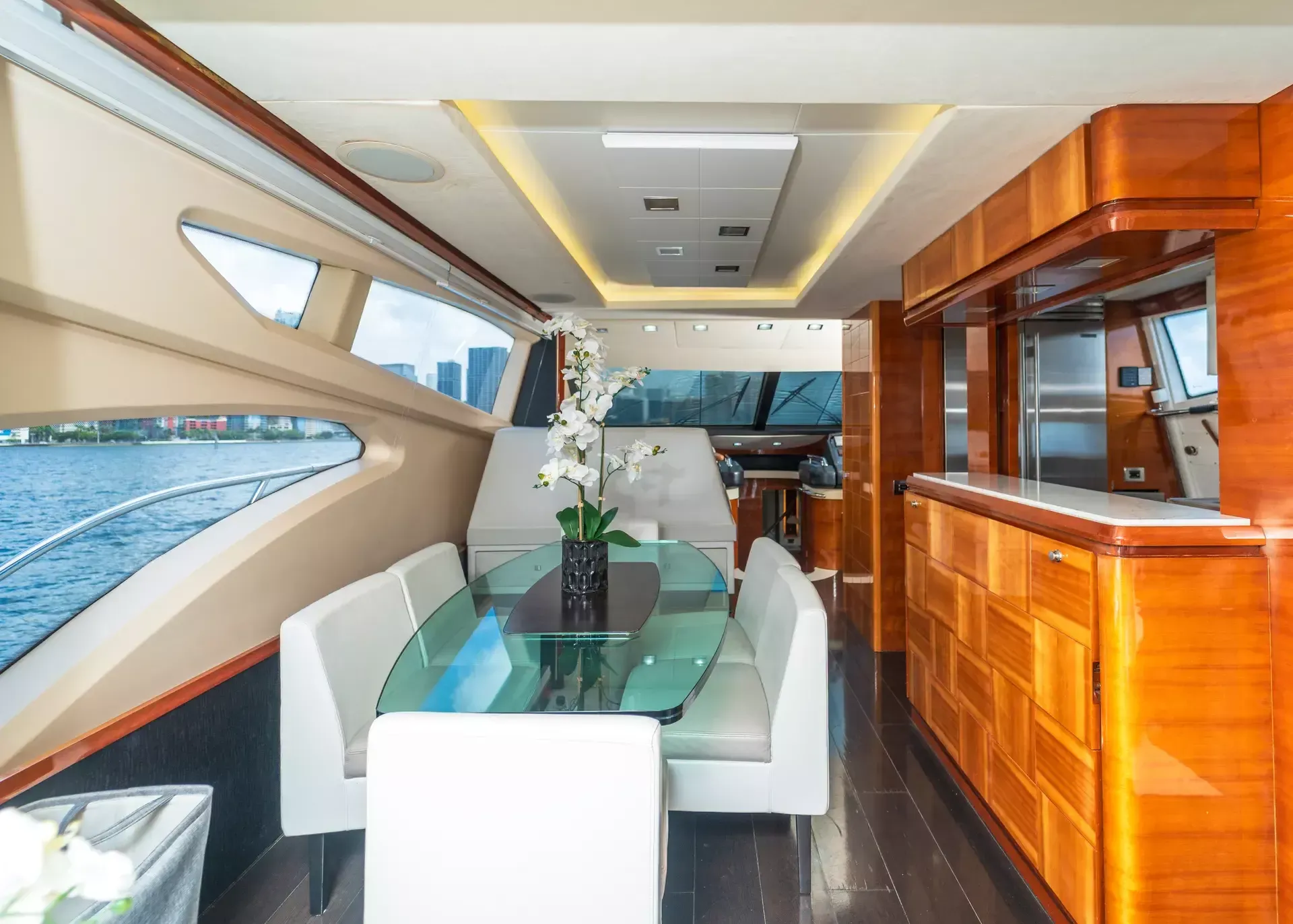 Azimut 75 | Thinks It's His Too