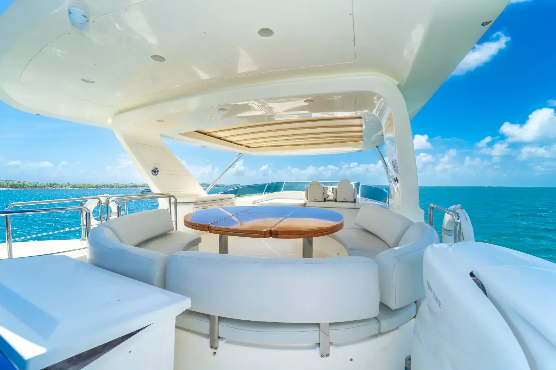 Azimut 75 | Thinks It's His Too