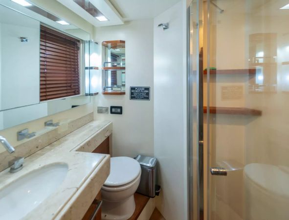 Azimut 75 | Thinks It's His Too