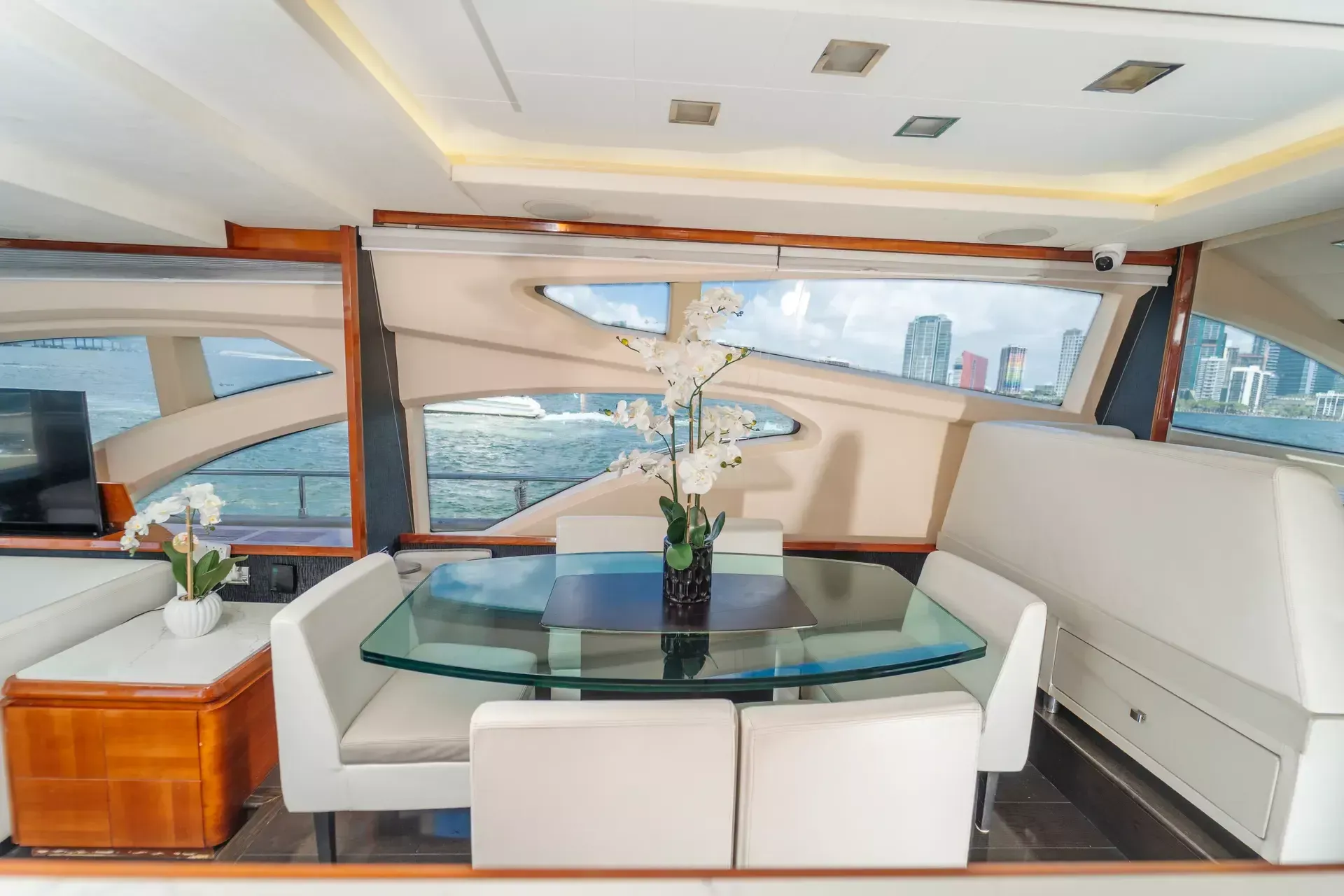 Azimut 75 | Thinks It's His Too