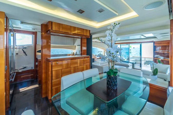 Azimut 75 | Thinks It's His Too