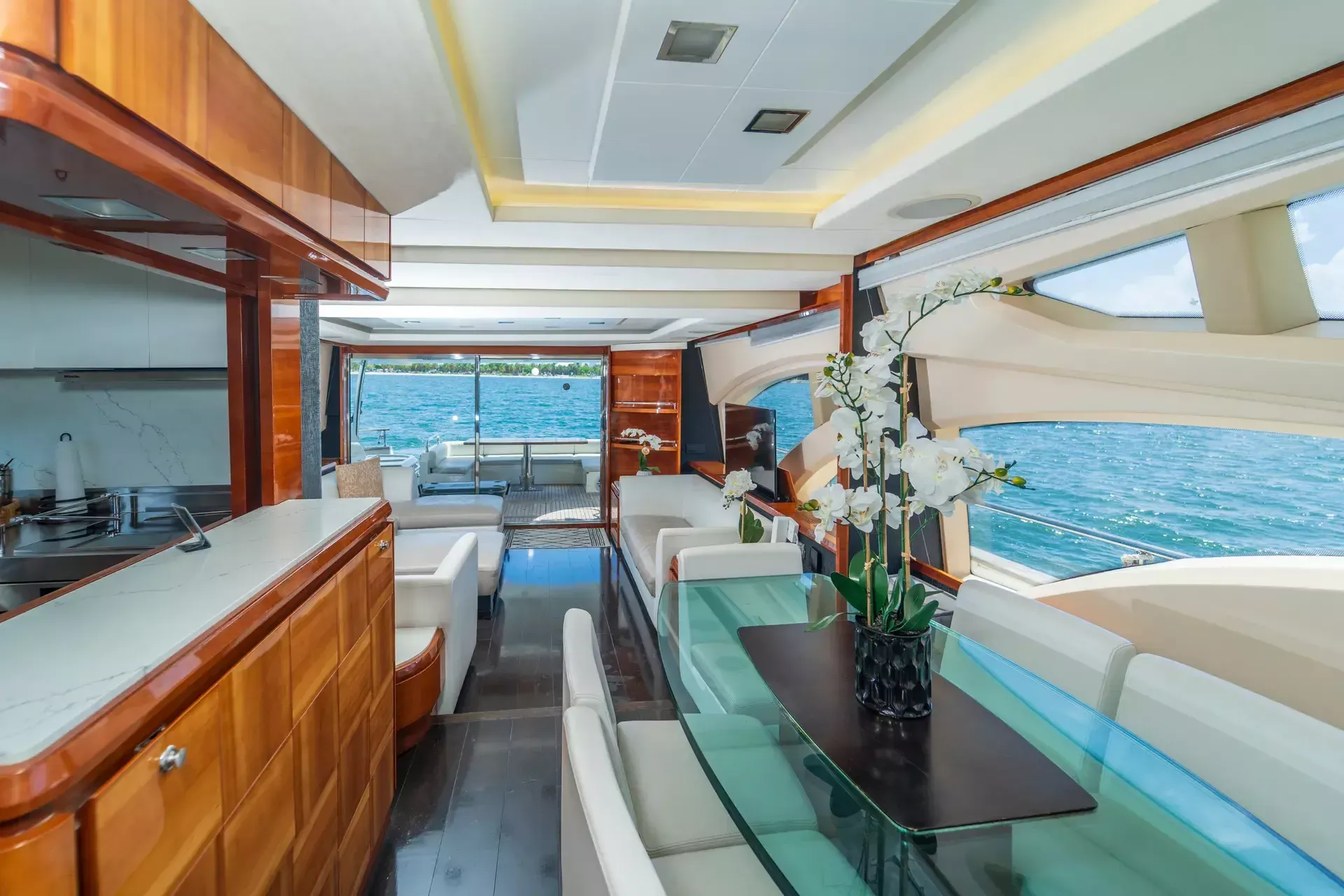 Azimut 75 | Thinks It's His Too