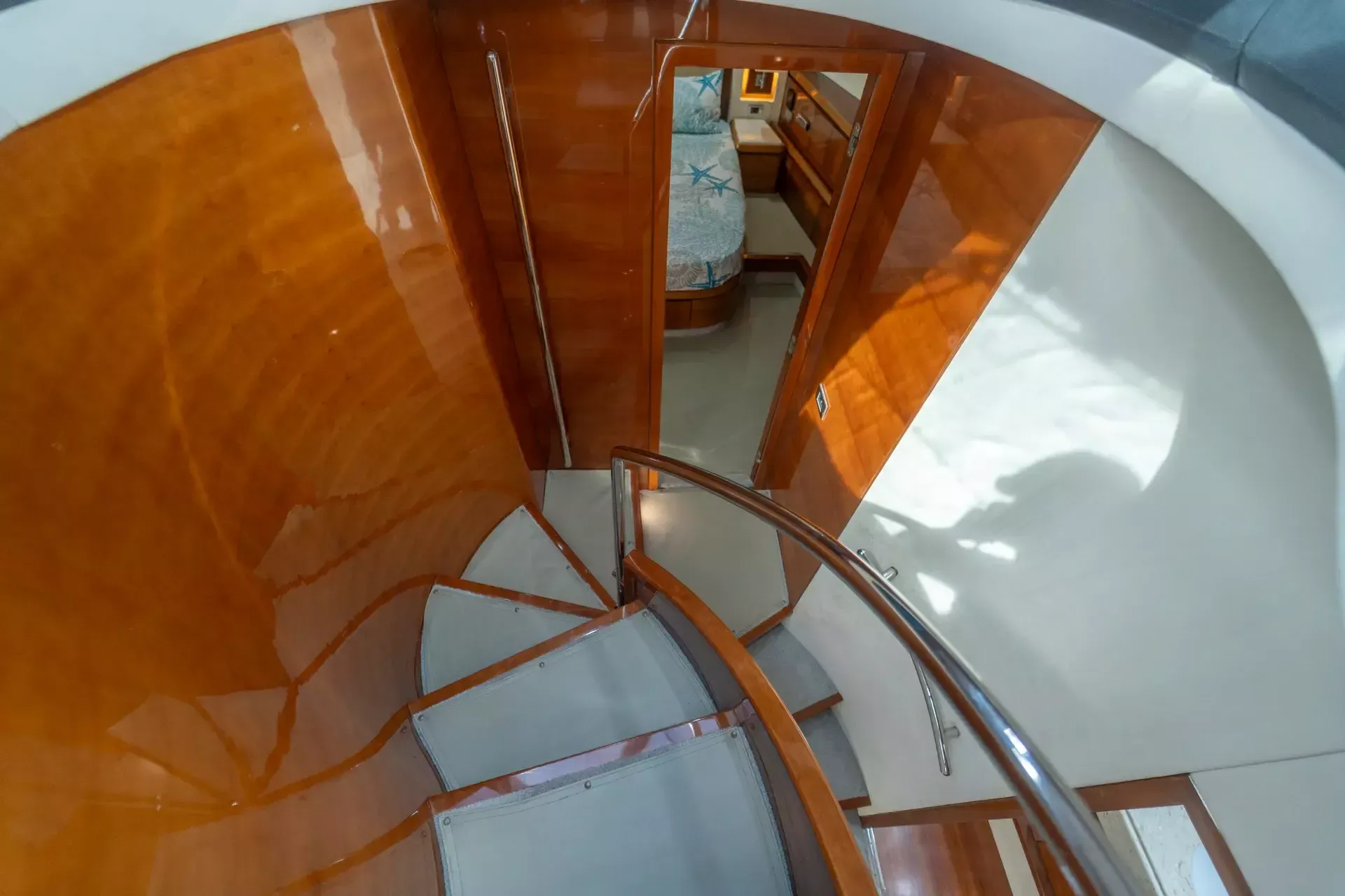 Azimut 75 | Thinks It's His Too