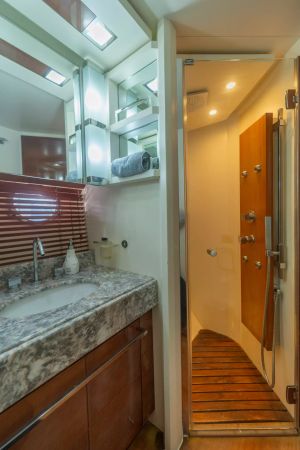 Azimut 75 | Thinks It's His Too