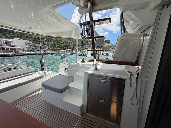 Lagoon 43 | Har Bar
