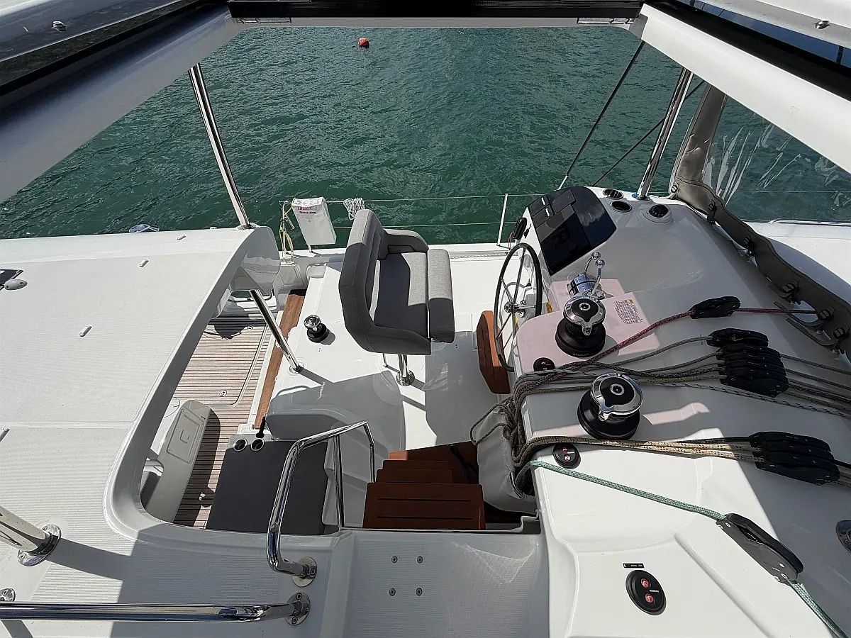 Lagoon 43 | Har Bar