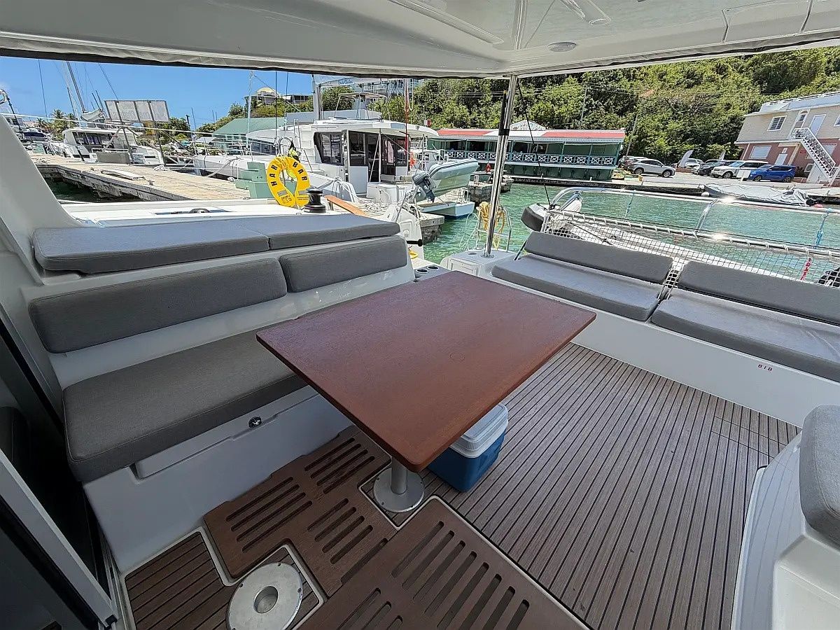 Lagoon 43 | Har Bar