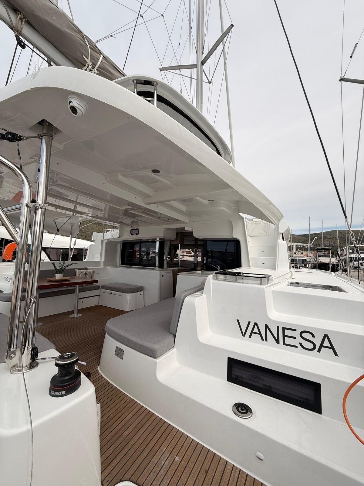 Lagoon 46 | Vanesa