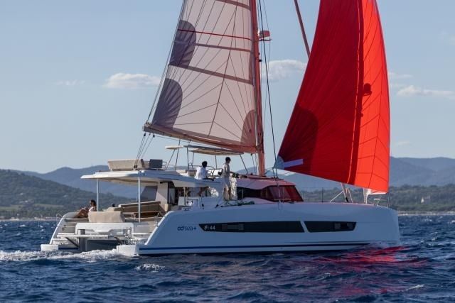 Fountaine Pajot New 44 | Sailing Luna