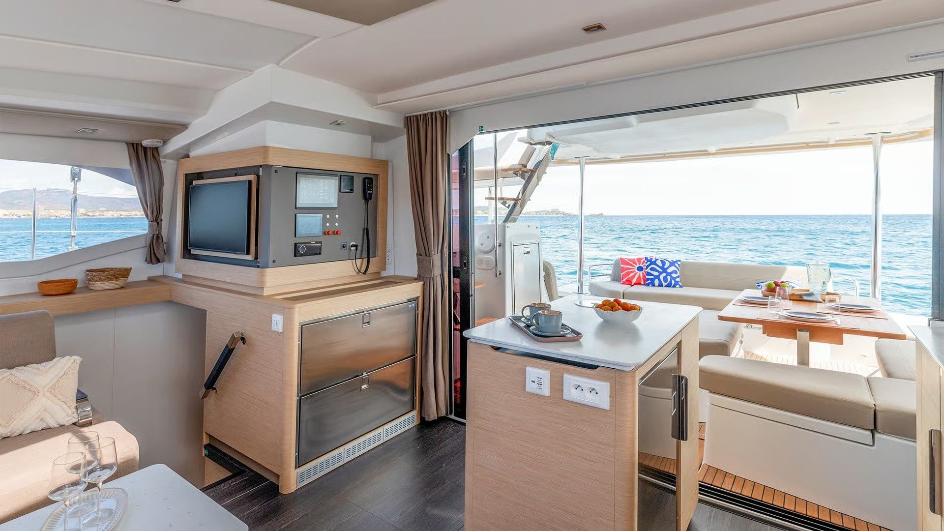 Fountaine Pajot New 44 | CinSeLuna
