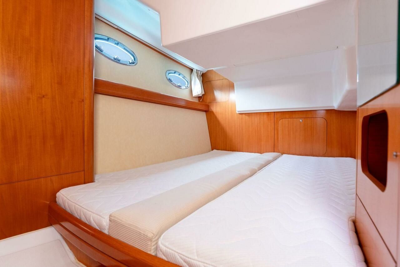 Beneteau Antares 12 | Helen Rose