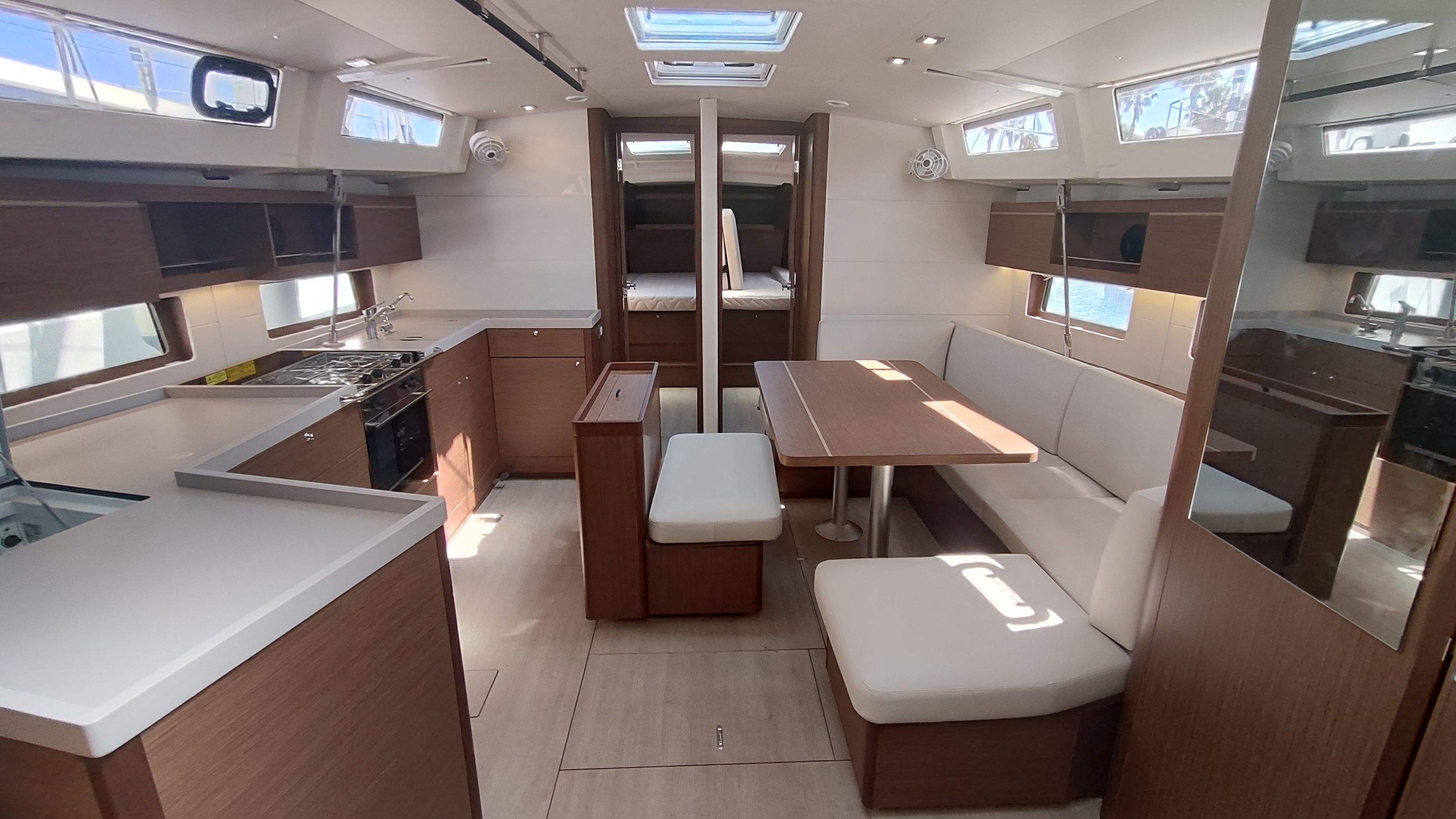 Beneteau Oceanis 46.1 | Vela Loca