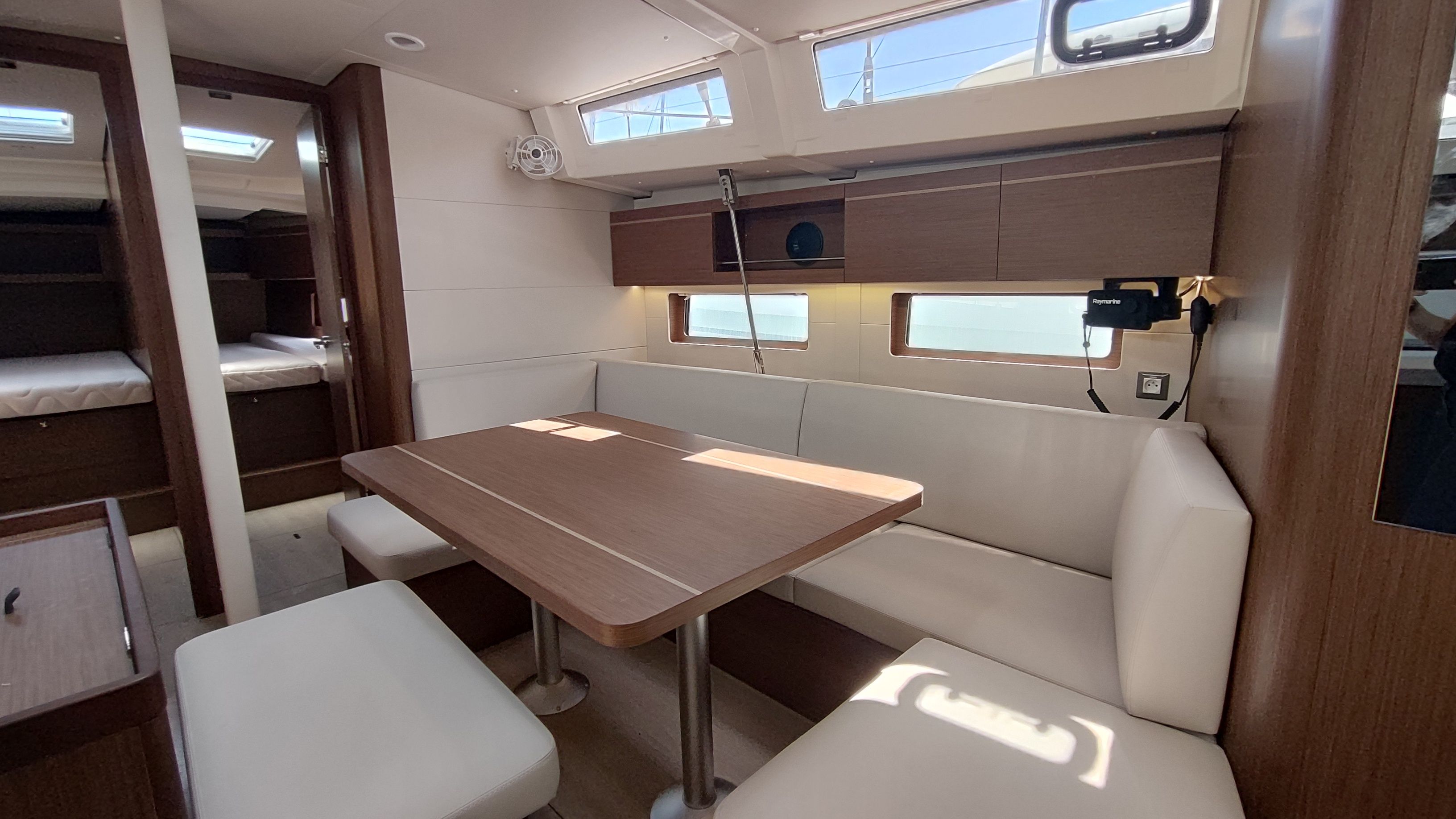 Beneteau Oceanis 46.1 | Vela Loca