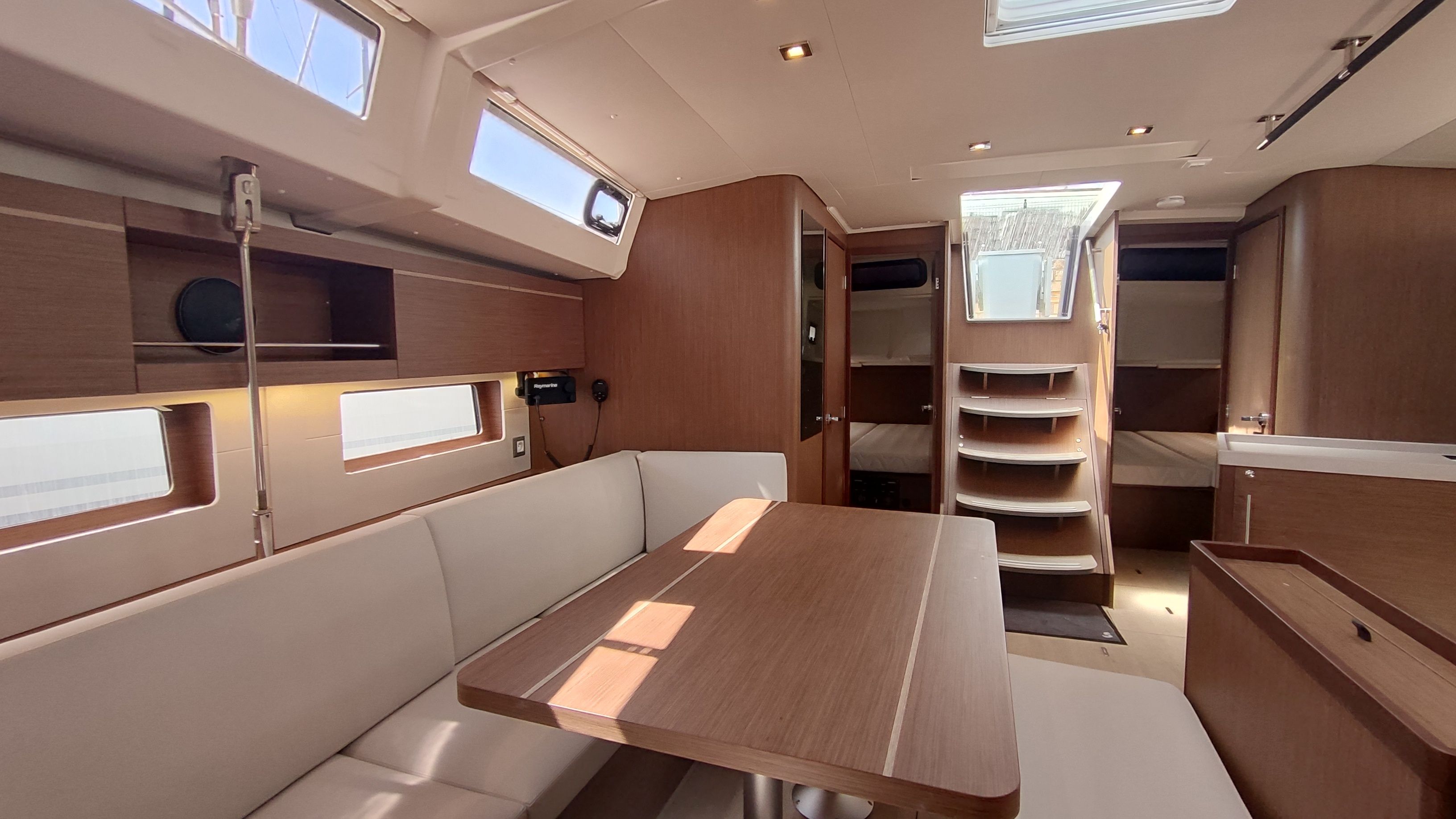 Beneteau Oceanis 46.1 | Vela Loca