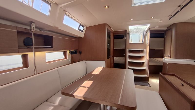 Beneteau Oceanis 46.1 | Vela Loca