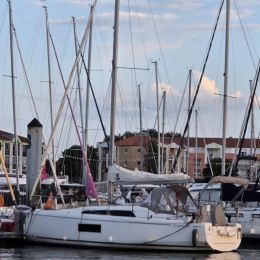 Beneteau Oceanis 30.1 | La Perle Bleue