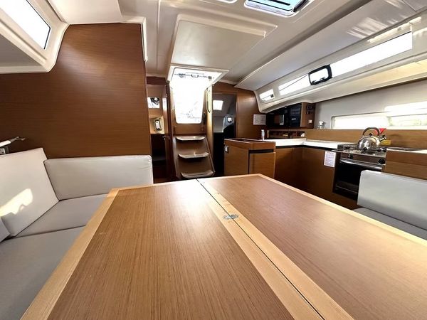 Jeanneau Sun Odyssey 410 | Esprit du Solent