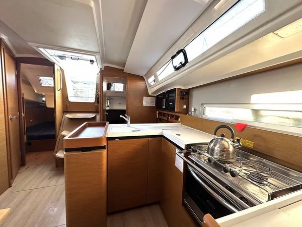 Jeanneau Sun Odyssey 410 | Esprit du Solent