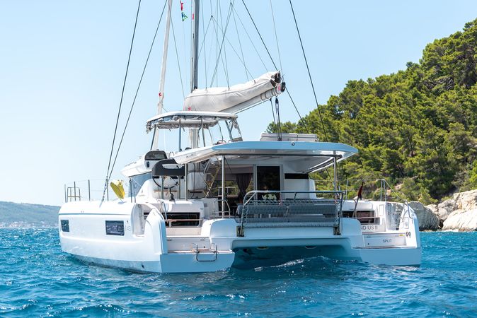 Lagoon 43 | Find Us 2
