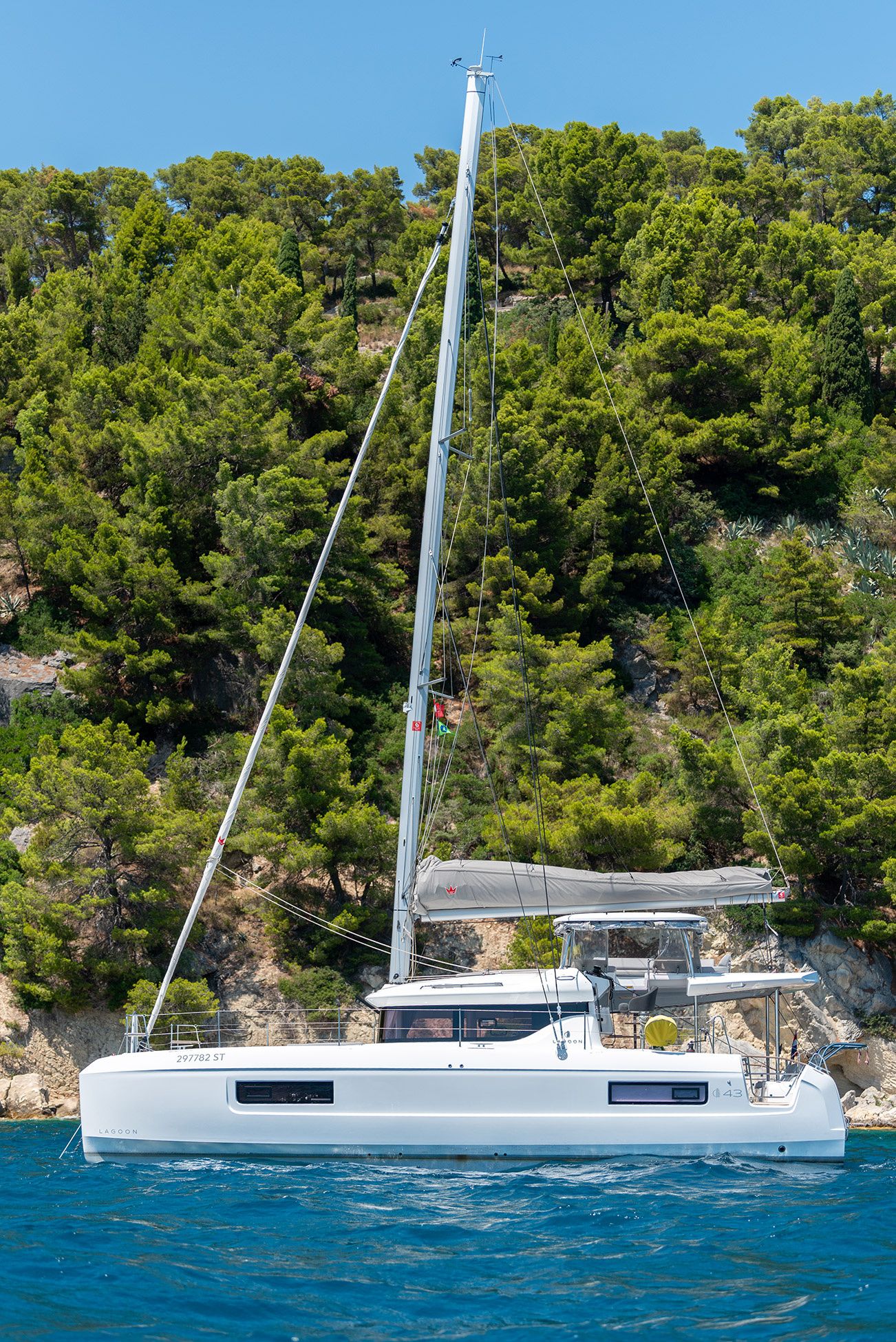 Lagoon 43 | Find Us 2