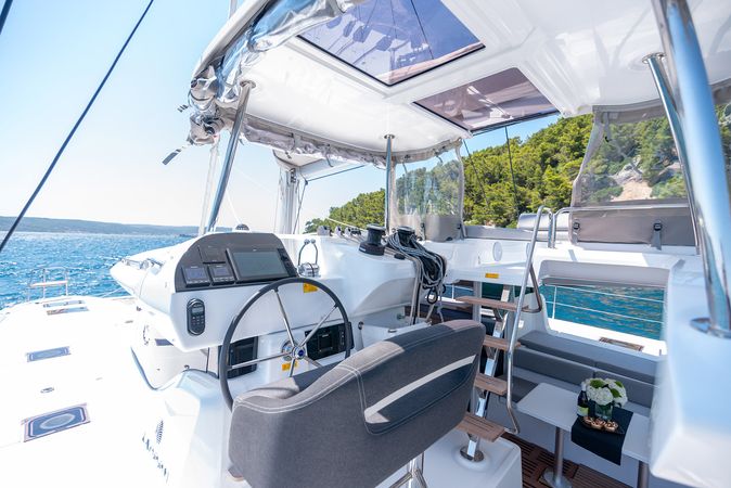 Lagoon 43 | Find Us 2
