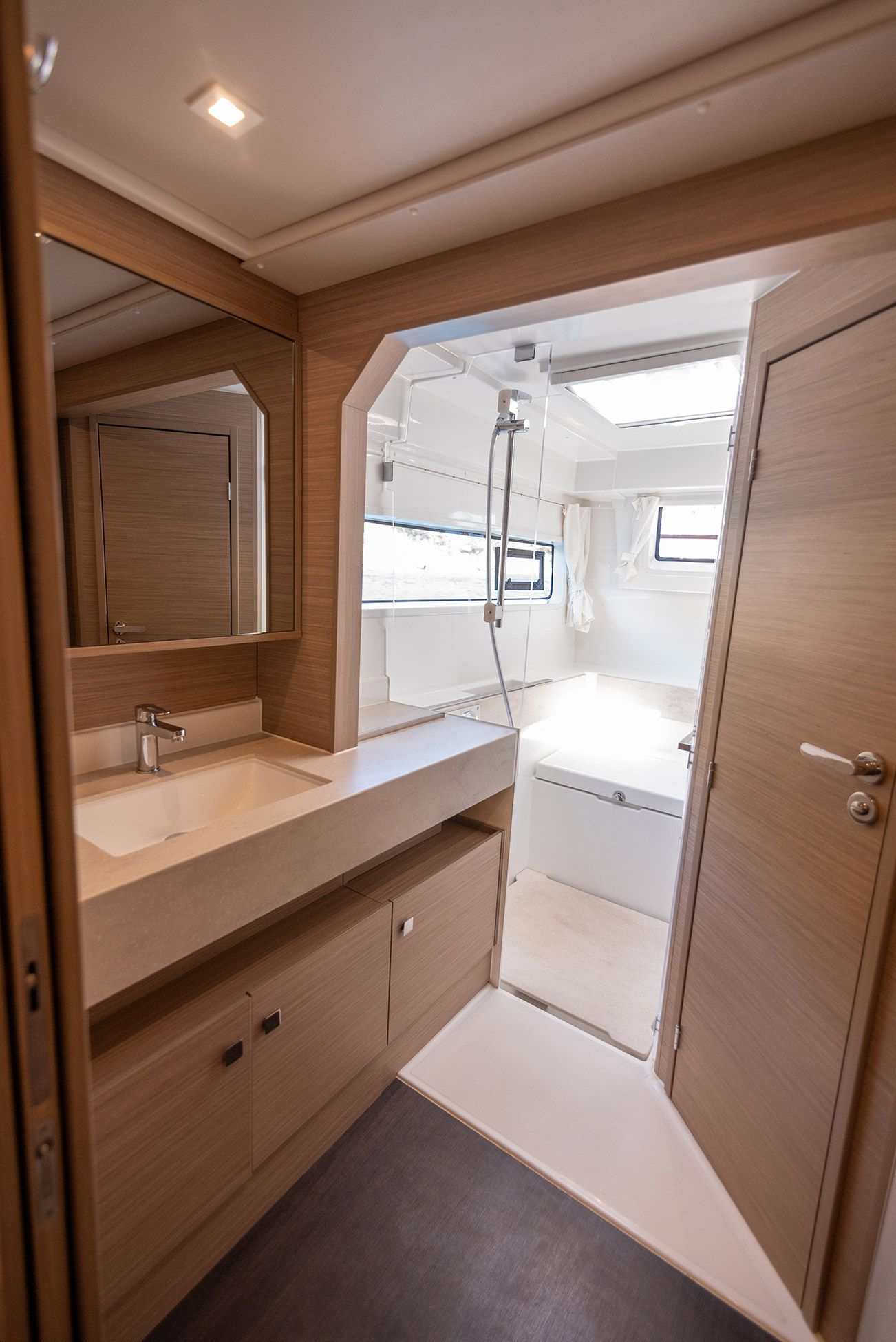 Lagoon 43 | Find Us 2