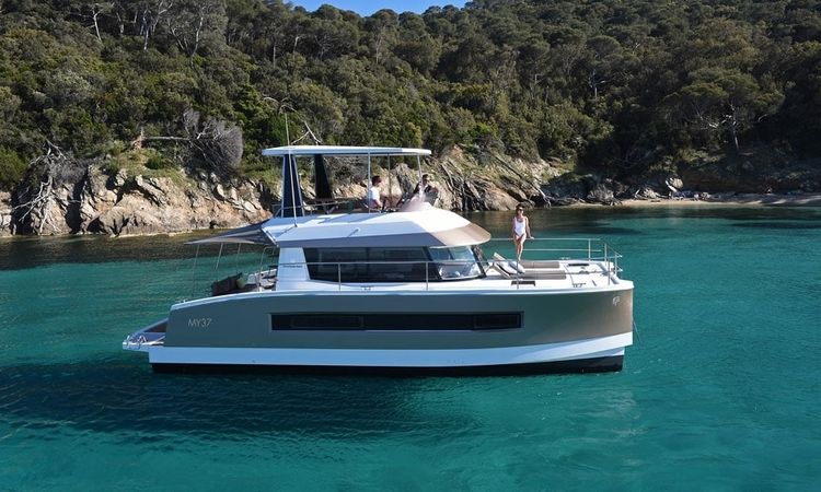 Fountaine Pajot MY 37 | Fleur de Corail